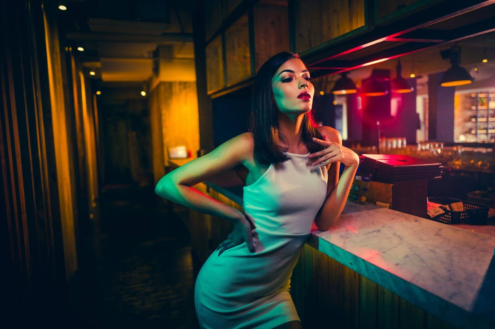 girl-in-bar